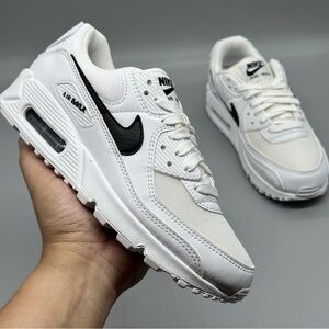 Womens Nike Air Max White and Black Sneakers Size 7 New